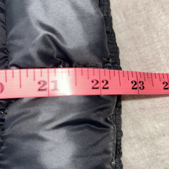 The North Face Women's Black Puffer Jacket - Picture 15 of 16